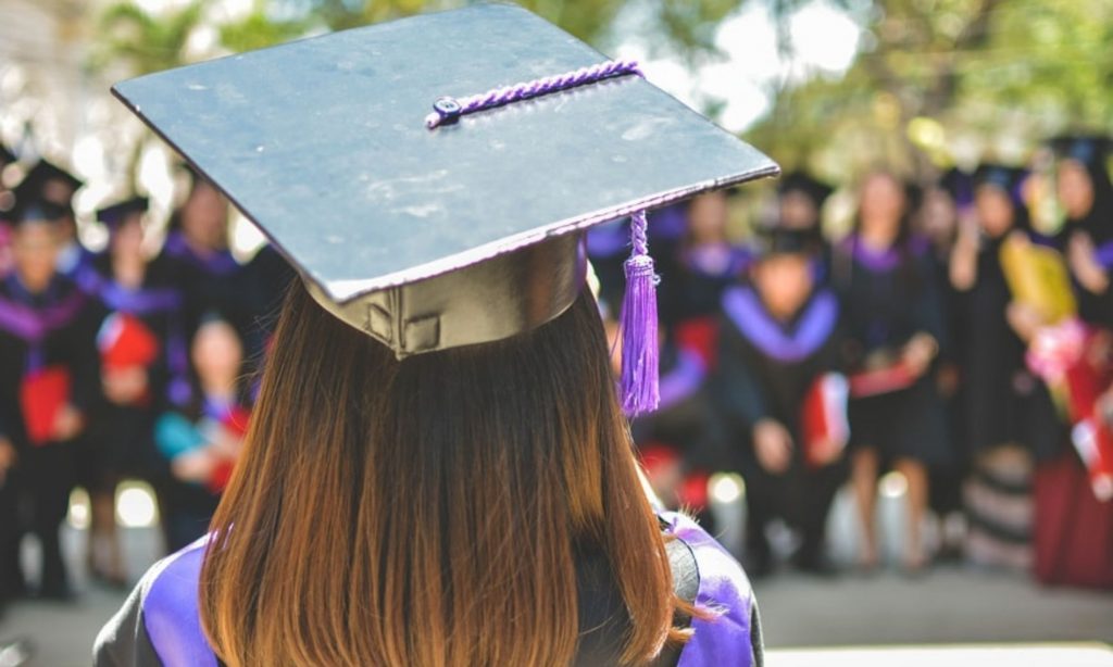 7 Scholarships and Grants for Graduate School Minorities Classrooms